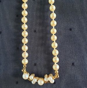 Costume jewelry - Pearl necklace with gorgeous cnt